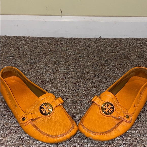Womens Tory Burch Orange Stamped Leather Driving Loafer Flats - Picture 3 of 10